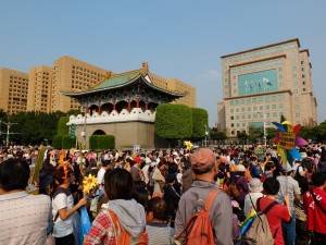 景福門を進むデモ隊