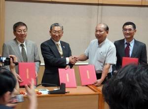 桃園県農会游象紀理事長（右2）、ＪＡ越前たけふ冨田隆組合長（右3）