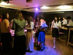 食事を囲んで交流を深めた 食事を囲んで交流を深めた
