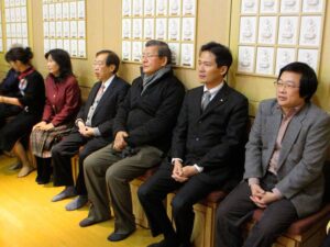 会に招かれた来賓 会に招かれた来賓