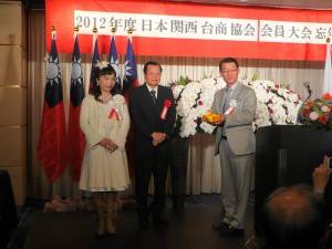 新舊會長交接印信