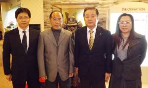 （左から）熊本県小林理事、礁渓郷林郷長、熊本電鉄中島社長、台湾新聞錢社主