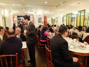 有近50多位老師及相關人士出席年終餐會1