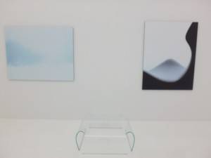 純淨潔白的展示空間，留給觀展者很大的想像空間