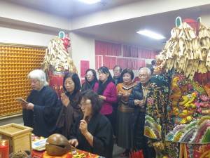 右起日本媽祖會創會會長入江修正，護持協贊會會長張美銀，媽祖會會長曾鳳蘭,台灣新聞社長錢妙玲,