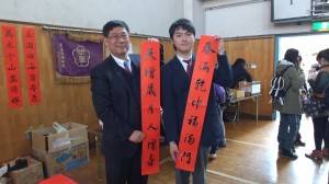 任弘副委員長親自寫春聯向大家拜年
