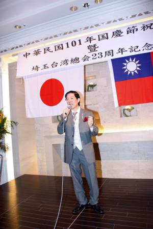 熱唱するドクター周東
