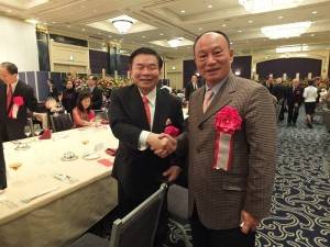 蘇成宗會長(左)與台灣奉天宮理事長何達煌(右)合影