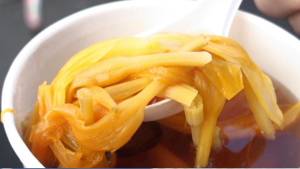 身体を暖めるワスレグサと椎茸のスープ