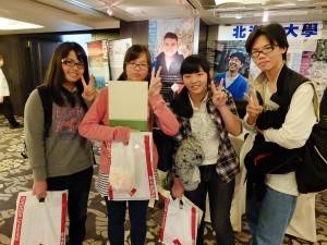 早朝５時に高速バスに乗ってやってきたと言う南投高校一年生4人組