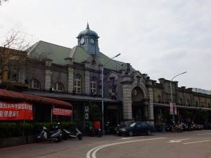1913年完工的新竹車站，是由日本建築師松崎萬長所設計