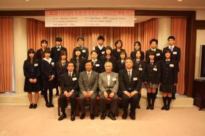 受賞者１８人集合写真