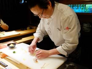 調理の様子はカウンター越しに楽しめる