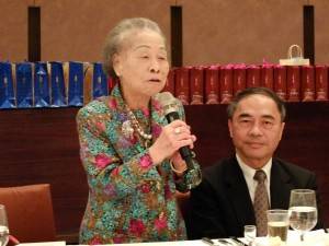 最高顧問羅王明珠（左）、亞東關係協會黃明朗秘書長