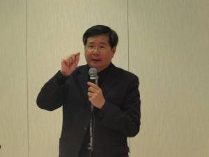 許忠信立委表示台灣應以發展南北向的國際貿易為主