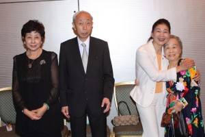 華僑団体の方々も応援に駆け付けた