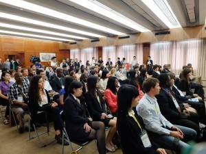 国際青年研修キャンプ参加者ら