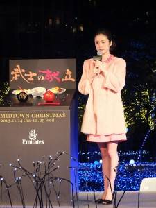 上戶彩表示今年聖誕節在工作中度過，和大家一起同樂也不錯