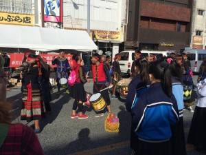 屏東縣泰武國中表演原住民舞蹈
