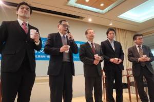 左から、安西直紀氏、台湾高座会総会長李雪峰氏、亜東関係協会秘書長羅坤燦氏、公益財団法人交流協会台北事務所小松庸人氏、台湾日本人会総幹事山本幸男氏