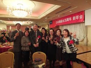 與會賓客和僑務組副組長王東生合影