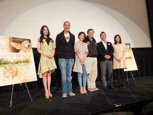 左起為：池端Reina、何潤東、導演陳慧翎、監製李崗、吉田正大，和住岡梨奈