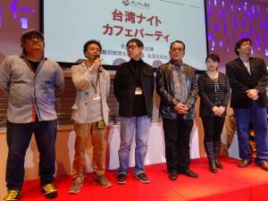「看見台灣」導演齊柏林(右一)、「戰酒」導演唐振瑜(右三)、左起「阿嬤的夢中情人」導演北村豊晴與蕭力修