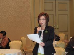 理事陳玉櫻針對商會法人化一事，在會中提出疑問，透過幹部的解說，讓商會法人化愈趨明朗