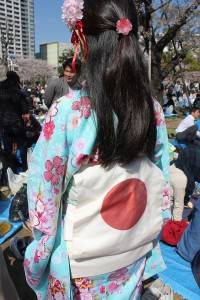 浴衣で日本のおもてなしの心を表現した参加者