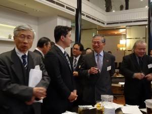 蔡處長與岡本會長交換意見