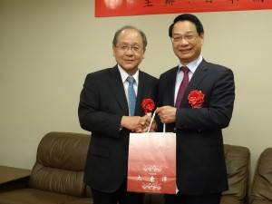 大阪中華總會會長洪勝信與立法委員呂學樟