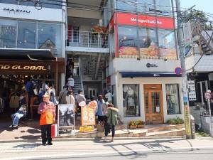 開幕後店門口依然大排長龍