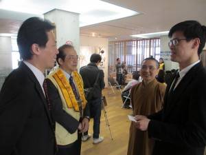 談笑する陳氏ら