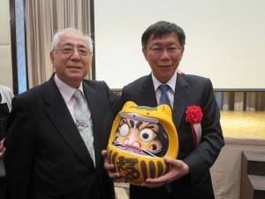 前駐日代表許世楷(左)也相當支持柯文哲
