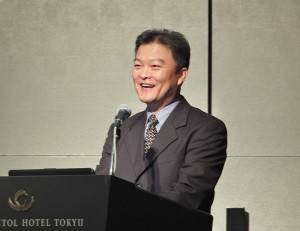 交通部公路總局副局長夏明勝率領團隊,在東京召開淡江大橋國際競圖說明會