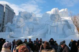 此次札幌雪祭的主題雪像《星際大戰》,使用約3500噸雪製作