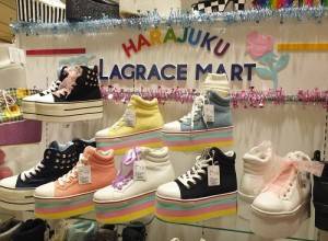 ＬＡＧＲＡＣＥ　ＭＡＲＴ店內販售各式平底休閒鞋