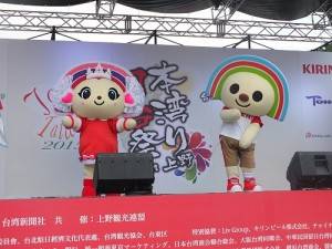 現場有不少粉絲都是為了「OPEN小將」(右)和「PLEASE美眉」而來