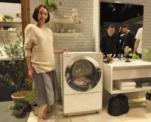 1ＰＡＮＡＳＯＮＩＣ推出「Ｃｕｂｌｅ」滾筒式洗衣機（預計１１月上旬上市），時尚的外型設計，足以改變居家環境氛圍
