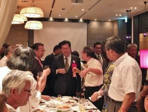 與會僑民把握機會和桃園市長鄭文燦進行交流