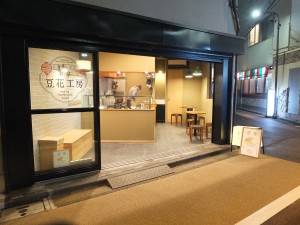 お店の入り口は開放的でまるで台湾の路面店のよう