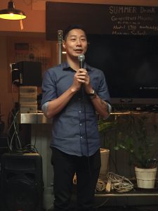 成果を語るフレディ氏