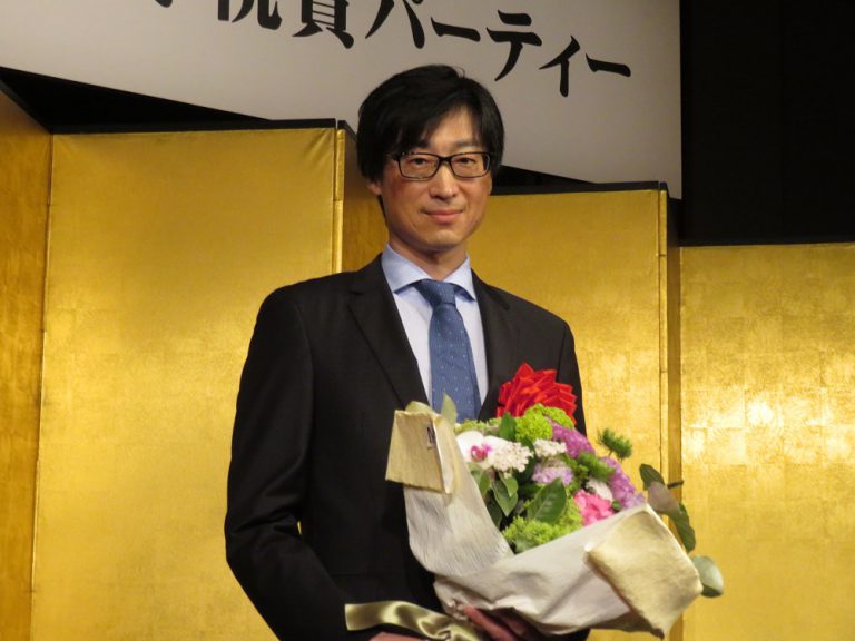 20180518【台灣新聞】東山彰良獲獎