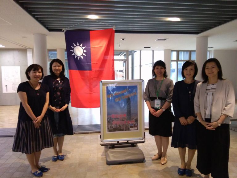 留學展國旗飄揚互動佳　田川莉紗會長感動不已