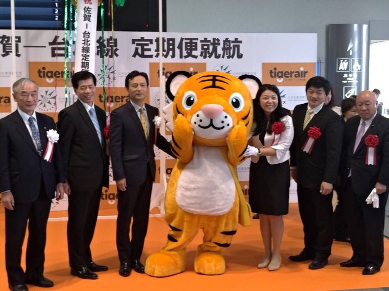 佐賀県が定期便就航の記念式典、訪問団派遣を実施