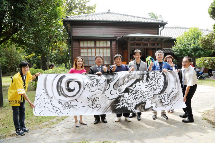 李市長與睡魔繪師及貴賓合影