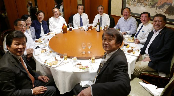 2.陳處長夫婦與松本議長及議連與會人員合影