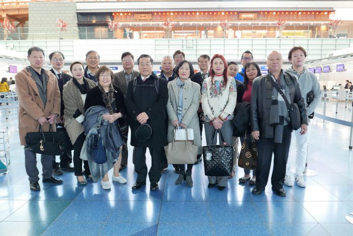1.陳處長夫婦與橫濱各界團體代表日本羽田機場合影(一)