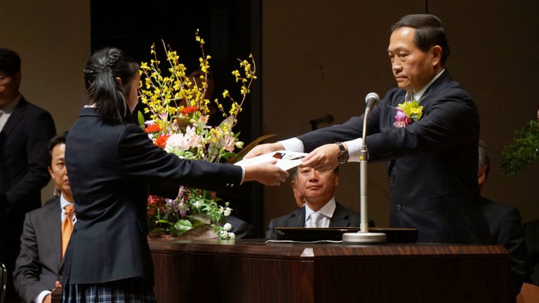 橫濱中華學院畢業典禮　勉勵學生大放異彩