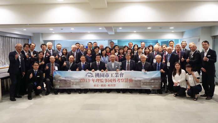 訪團與大江電機員工合影